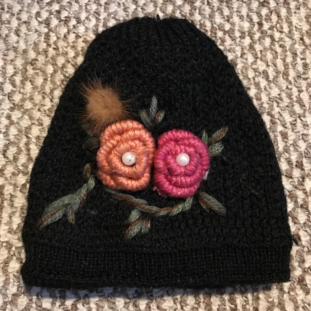 Winter Hat Flower Floral Knit 🌸
